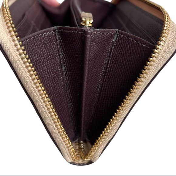 COACH Accordion Zip Signature Debossed Women Wallet Beige Patent‎ Leather F54805 - Picture 12 of 16